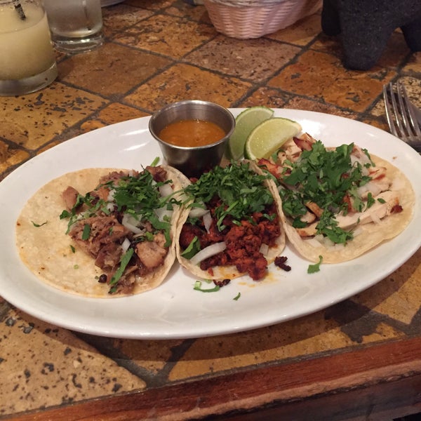 Das Foto wurde bei El Paso Restaurante Mexicano von Mon F. am 11/11/2015 aufgenommen
