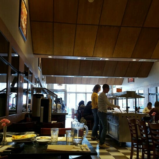 1/16/2016에 Ryan P.님이 New Delhi Indian Restaurant에서 찍은 사진