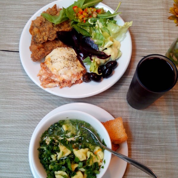 6/6/2014 tarihinde Nícolas K.ziyaretçi tarafından Don Basílio Restaurante'de çekilen fotoğraf