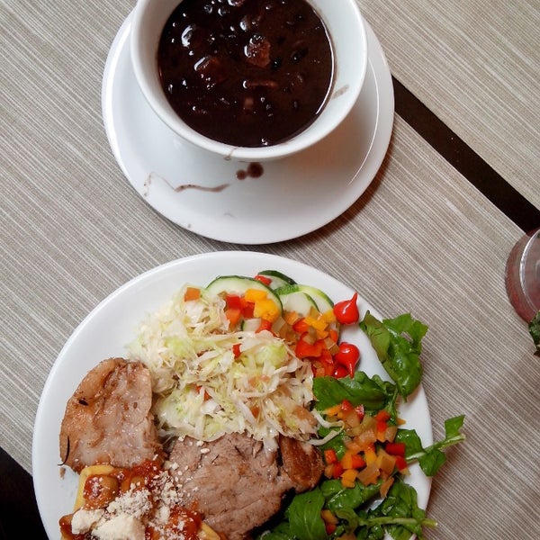 3/31/2014 tarihinde Nícolas K.ziyaretçi tarafından Don Basílio Restaurante'de çekilen fotoğraf
