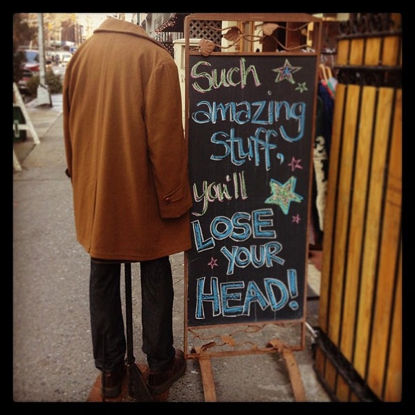 Снимок сделан в Cure Thrift Shop пользователем Inside New York 1/8/2013