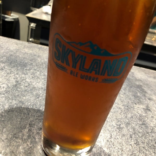 Foto tirada no(a) Skyland Ale Works por Mike R. em 5/19/2019