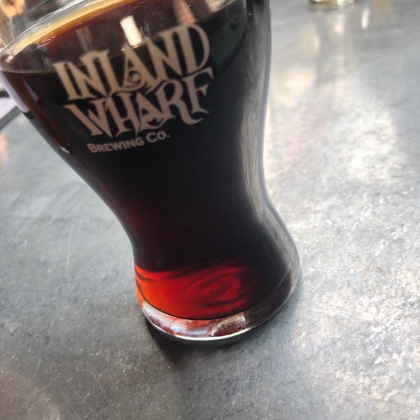 รูปภาพถ่ายที่ Inland Wharf Brewing โดย Mike R. เมื่อ 2/10/2019