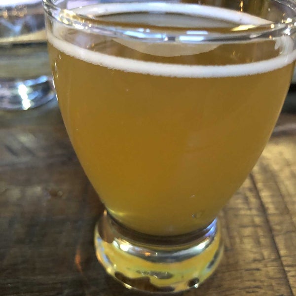 Foto scattata a BarrelHouse Brewing Co. - Brewery and Beer Gardens da Mike R. il 2/23/2022