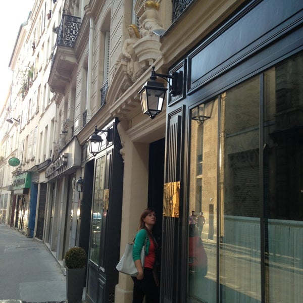 Das Foto wurde bei Les Plumes Hotel von Valentina S. am 9/8/2013 aufgenommen