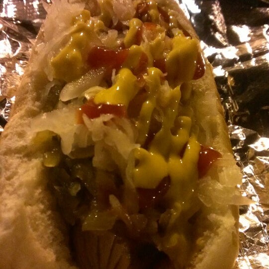 Снимок сделан в The Vegan Hotdog Cart! пользователем Nicki B. 5/11/2014