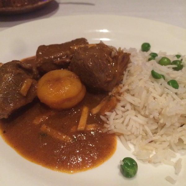 3/1/2015 tarihinde Cesar R.ziyaretçi tarafından Sapphire Indian Cuisine'de çekilen fotoğraf