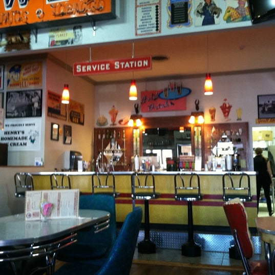 รูปภาพถ่ายที่ Stango&#39;s Coffee &amp; Pizza Shop โดย Misty M. เมื่อ 11/15/2012