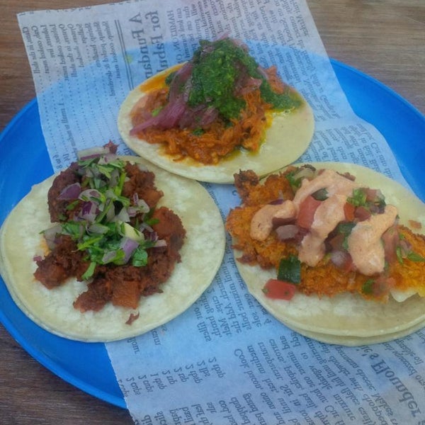 Foto diambil di La Cantina - Urban Taco Bar oleh Kyle F. pada 6/9/2015