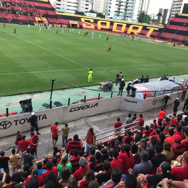 Photo taken at Estádio Adelmar da Costa Carvalho (Ilha do Retiro) by Bruno M. on 1/14/2018