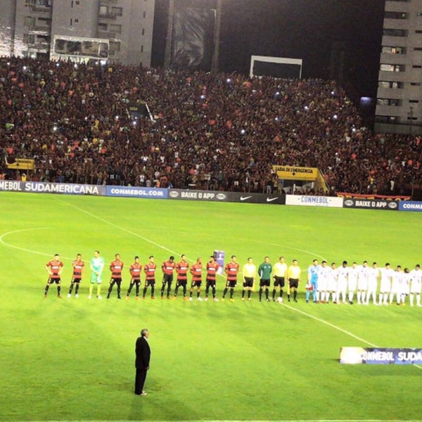 Photo taken at Estádio Adelmar da Costa Carvalho (Ilha do Retiro) by Bruno M. on 10/27/2017