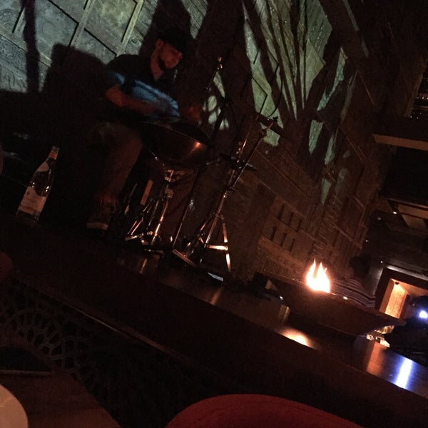 Foto tomada en Qbara Restaurant Lounge &amp; Bar  por Suliman A. el 9/14/2015