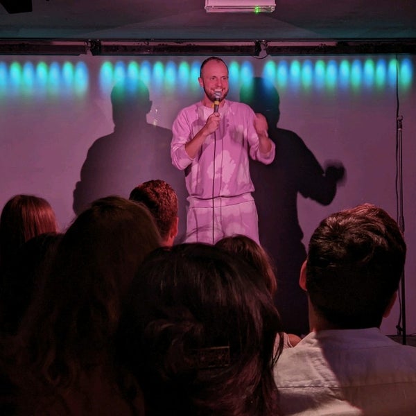 Photo taken at Monkey Barrel Comedy by Dave N. on 8/9/2022