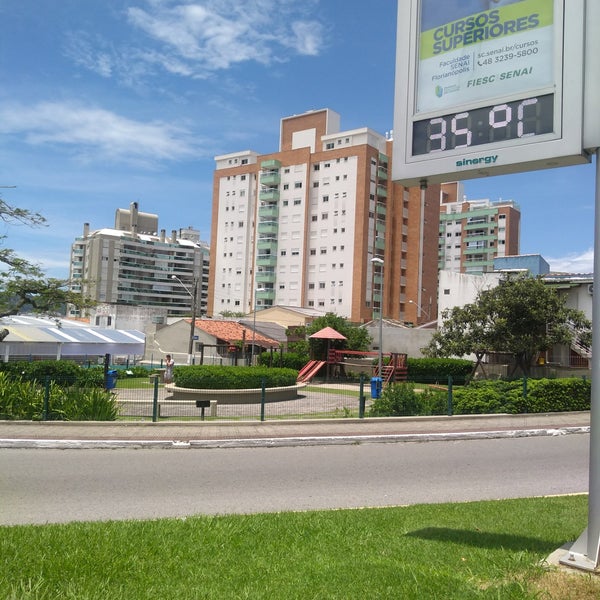 รูปภาพถ่ายที่ Florianópolis โดย Charles R. เมื่อ 1/14/2018