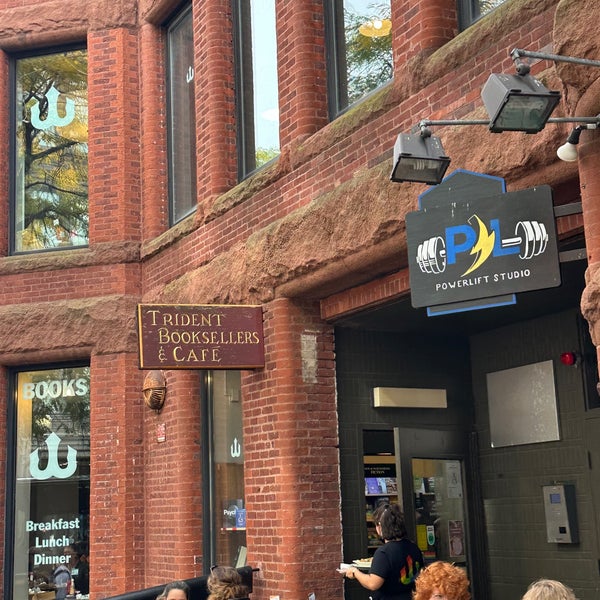 10/10/2022 tarihinde Neil P.ziyaretçi tarafından Trident Booksellers &amp; Cafe'de çekilen fotoğraf