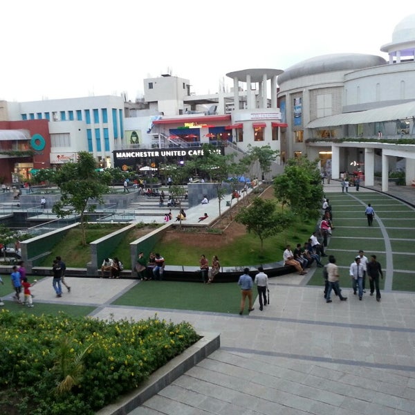 6/11/2013에 Shweta K.님이 Amanora Town Centre에서 찍은 사진