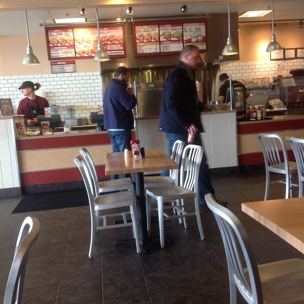 Foto tomada en Jake&#39;s Wayback Burgers  por Jason M. el 3/10/2014