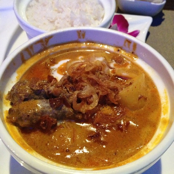 รูปภาพถ่ายที่ Koh Thai Restaurant &amp; Lounge โดย Cổ T. เมื่อ 12/19/2013