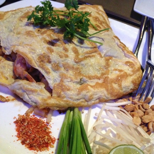 12/19/2013 tarihinde Cổ T.ziyaretçi tarafından Koh Thai Restaurant &amp; Lounge'de çekilen fotoğraf