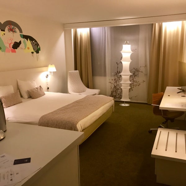 Foto diambil di Hotel nhow Brussels Bloom oleh Jan A. pada 9/13/2019