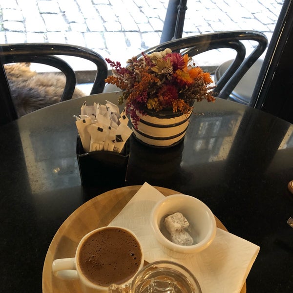 Das Foto wurde bei Lattas Coffee von Salamis am 2/28/2019 aufgenommen