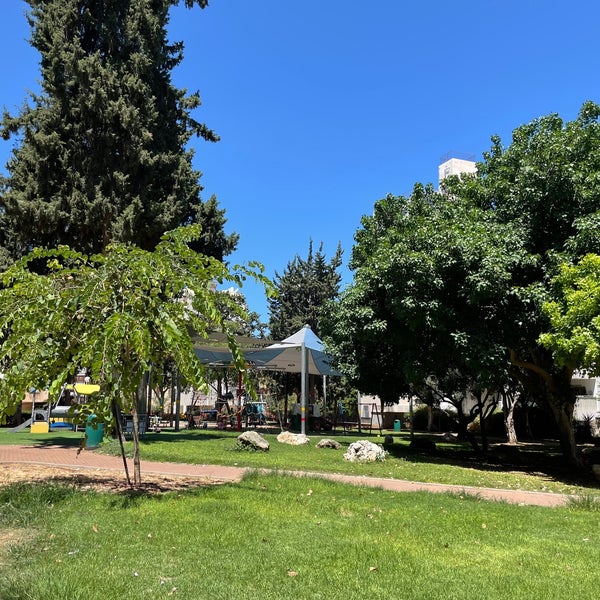 Gordon Park Нетания, Центральный округ