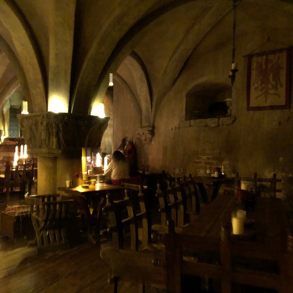 Foto diambil di Rozengrāls | Authentic Medieval Restaurant oleh Salamis pada 10/19/2019