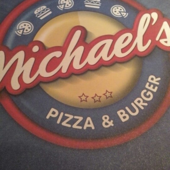 Photo taken at Michael&#39;s Pizza &amp; Burger by Thiago M. on 11/10/2013