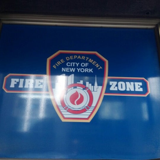 9/15/2012にTerry S.がFDNY Fire Zoneで撮った写真