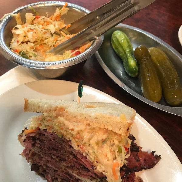 Photo prise au Lido Kosher Deli par Bernadett C. le7/31/2019