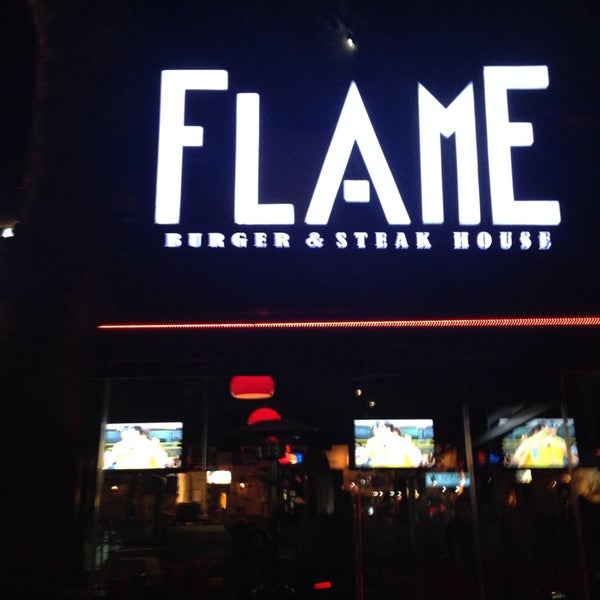Das Foto wurde bei Flame Burger &amp; Steak House von Ahmed B. am 10/15/2013 aufgenommen