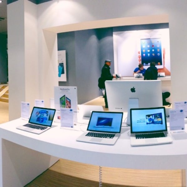 Eplehuset Electronics Store in Oslo