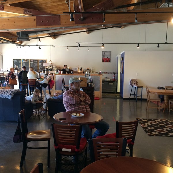 12/5/2014 tarihinde Jackie B.ziyaretçi tarafından Wesley Owens Coffee'de çekilen fotoğraf