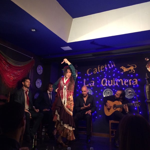 Das Foto wurde bei La Quimera Tablao Flamenco y Sala Rociera von Julia M. am 9/23/2016 aufgenommen