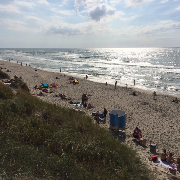 Das Foto wurde bei Nidos centrinis pliazas/ Nida Beach von Julia M. am 8/4/2017 aufgenommen