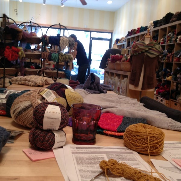 8/31/2013にCita C.がArgyle Yarn Shopで撮った写真