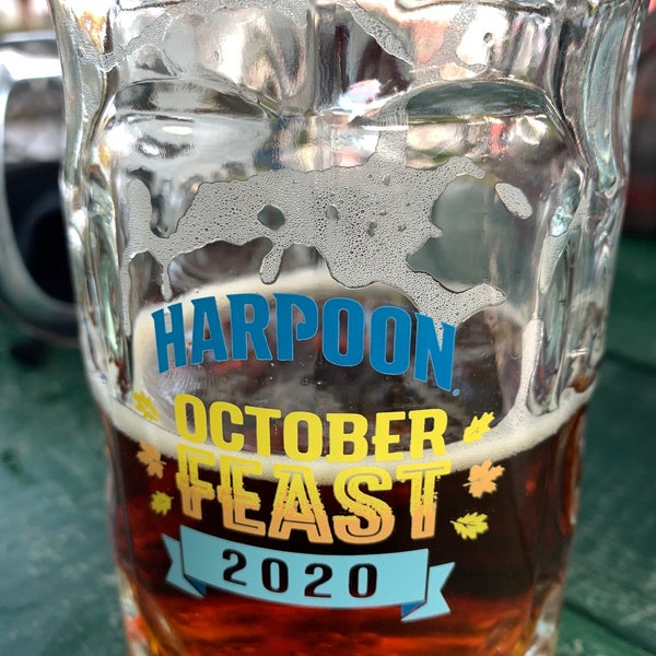 Снимок сделан в Harpoon Brewery &amp; Riverbend Taps пользователем Quin R. 10/9/2020