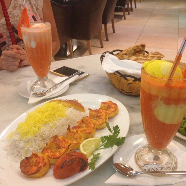 Das Foto wurde bei Iran Zamin Restaurant von Daria K. am 5/10/2015 aufgenommen
