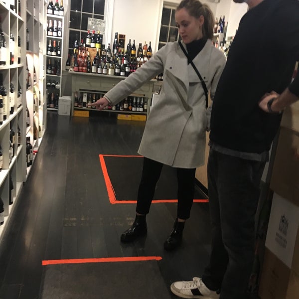 Photo taken at Terry&#39;s West Village Wine and Spirits by Tabi Y. on 11/6/2016