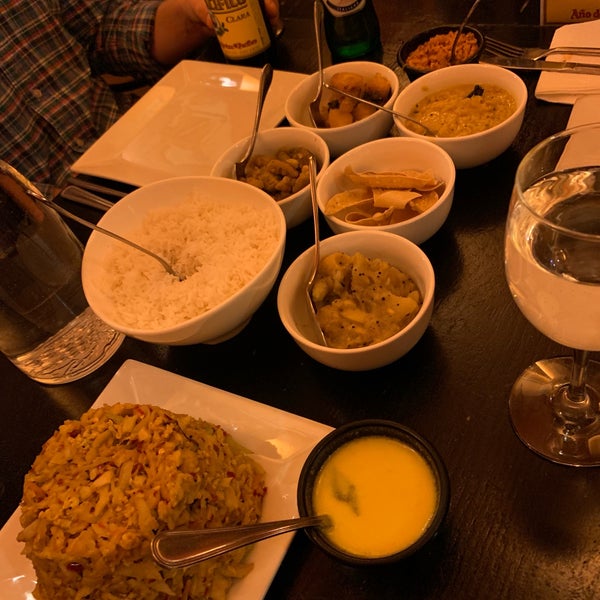 รูปภาพถ่ายที่ Sigiri Sri Lankan Cuisine โดย Tabi Y. เมื่อ 5/22/2019