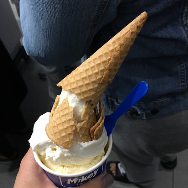 Photo taken at Mikey Likes It Ice Cream by Tabi Y. on 5/9/2016