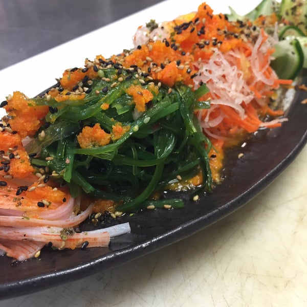 Foto tomada en Lucky Foo&#39;s Sushi Cocktails &amp; Kitchen  por Michael F. el 12/22/2015