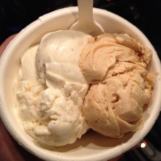 12/3/2012にTinkがJeni&#39;s Splendid Ice Creamsで撮った写真