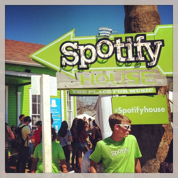 รูปภาพถ่ายที่ Spotify House โดย James G. เมื่อ 3/15/2013