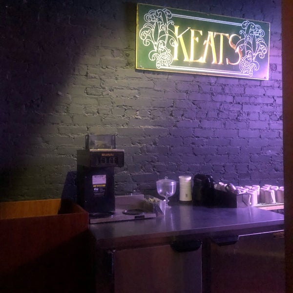 3/24/2018 tarihinde Moses N.ziyaretçi tarafından Keats Bar'de çekilen fotoğraf