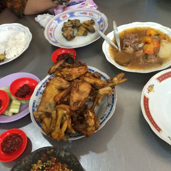 Ayam Goreng Pak Suparsop Buntut Restaurant Indonésien à