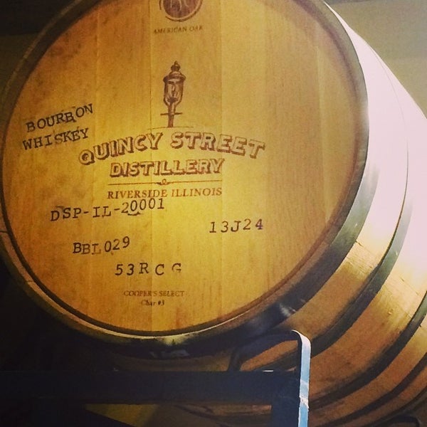 Photo prise au Quincy Street Distillery par Shontelle W. le8/9/2014