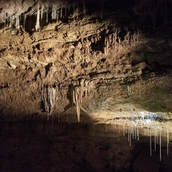Foto tirada no(a) Natural Bridge Caverns por Jeff C. em 7/1/2018