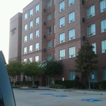 Снимок сделан в Residence Inn by Marriott Houston West/Energy Corridor пользователем Zach L. 10/30/2012