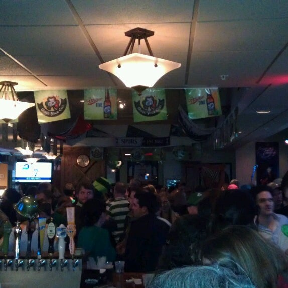Photo prise au Irish Channel Restaurant &amp; Pub par Zach L. le3/17/2013